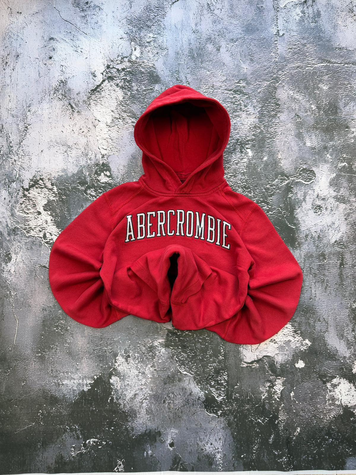 Bluza Abercrombie czerwona z kapturem – krój prosty – XS — ujęcie główne