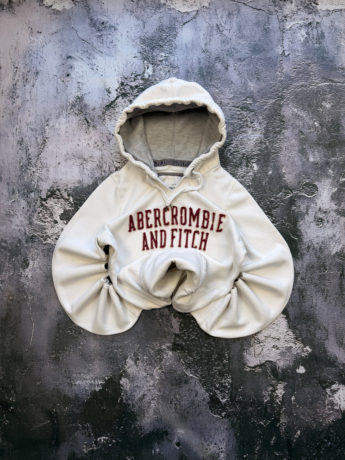 Bluza Abercrombie & Fitch kremowa z kapturem – krój prosty – XS — ujęcie główne