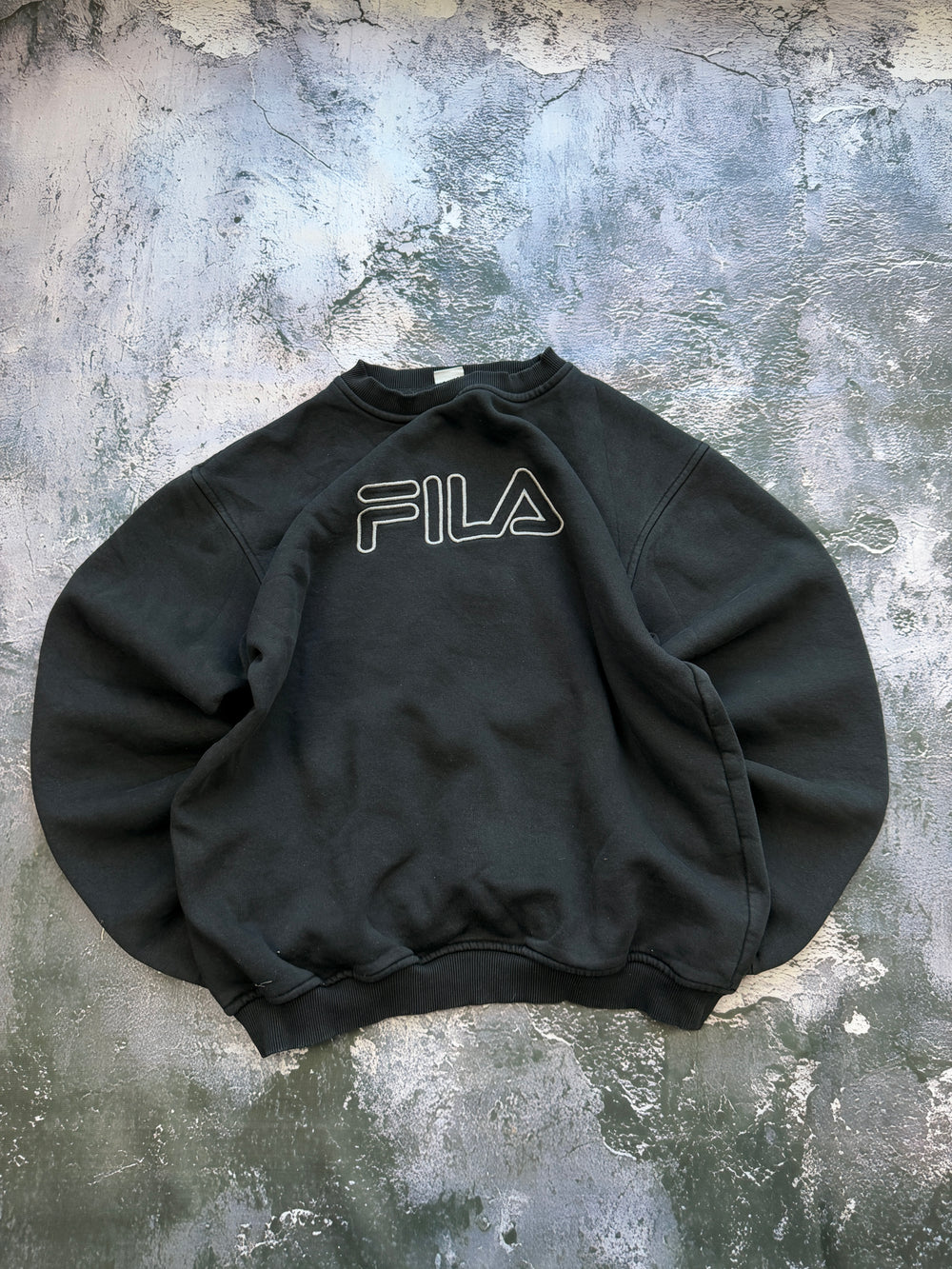 Bluza FILA czarna z konturowym logo – krój oversize – M