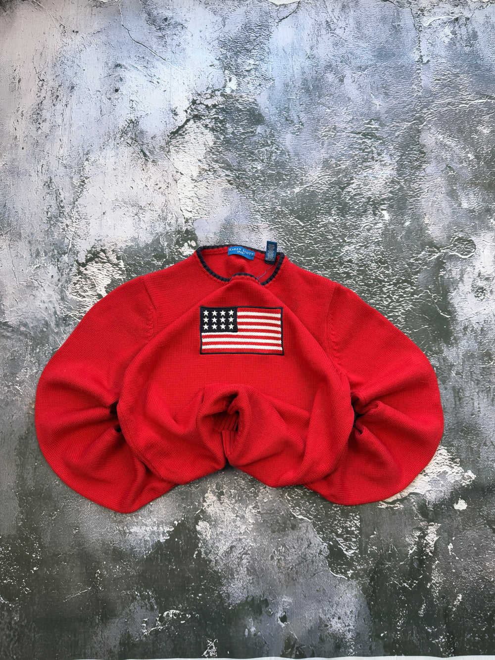 Sweter Karen Scott czerwony z małą flagą USA – krój prosty – S