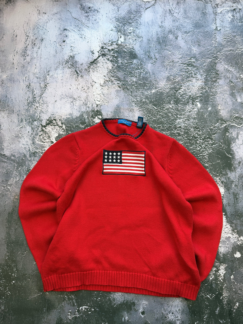 Sweter Karen Scott czerwony z małą flagą USA – krój prosty – S