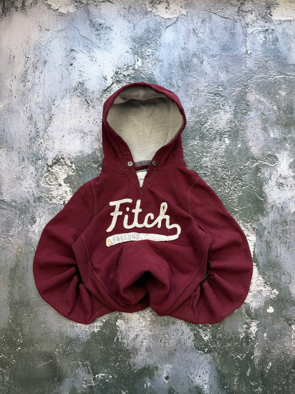 Bluza Abercrombie & Fitch bordowa z napisem – krój przylegający – XS