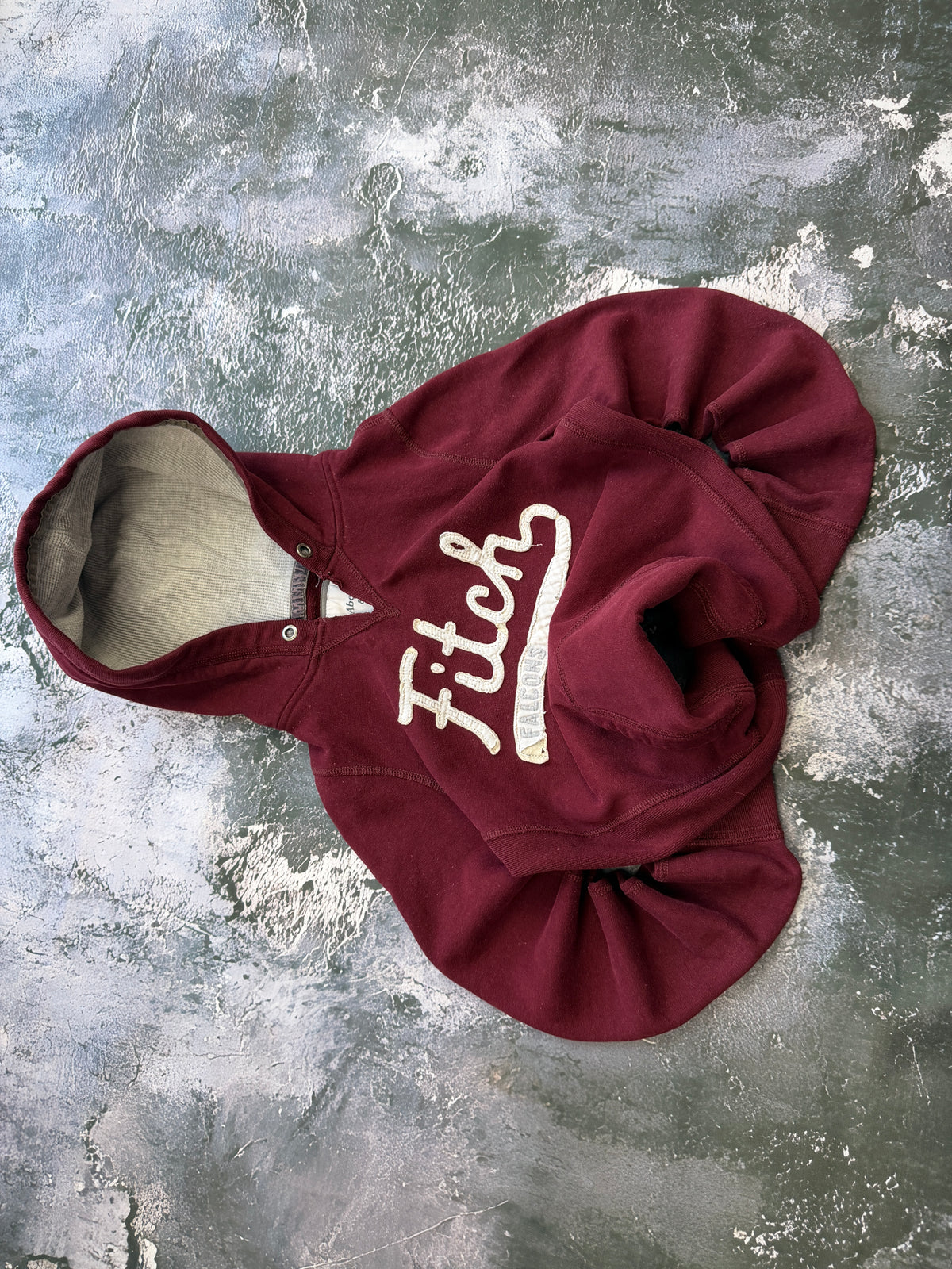 Bluza Abercrombie & Fitch bordowa z napisem – krój przylegający – XS — ujęcie dodatkowe 4