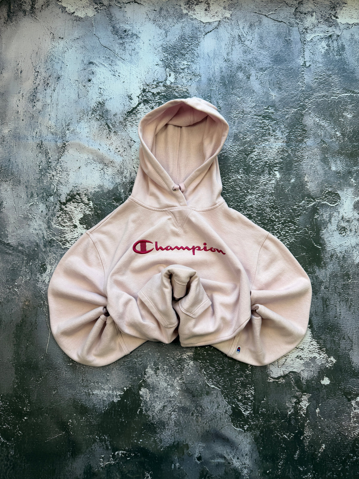 Bluza Champion jasnoróżowa krótka z kapturem – krój prosty – S — ujęcie główne