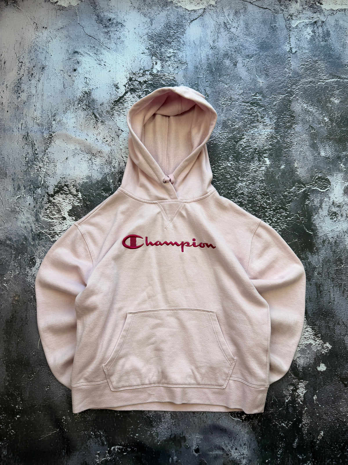 Bluza Champion jasnoróżowa krótka z kapturem – krój prosty – S — przód na płasko