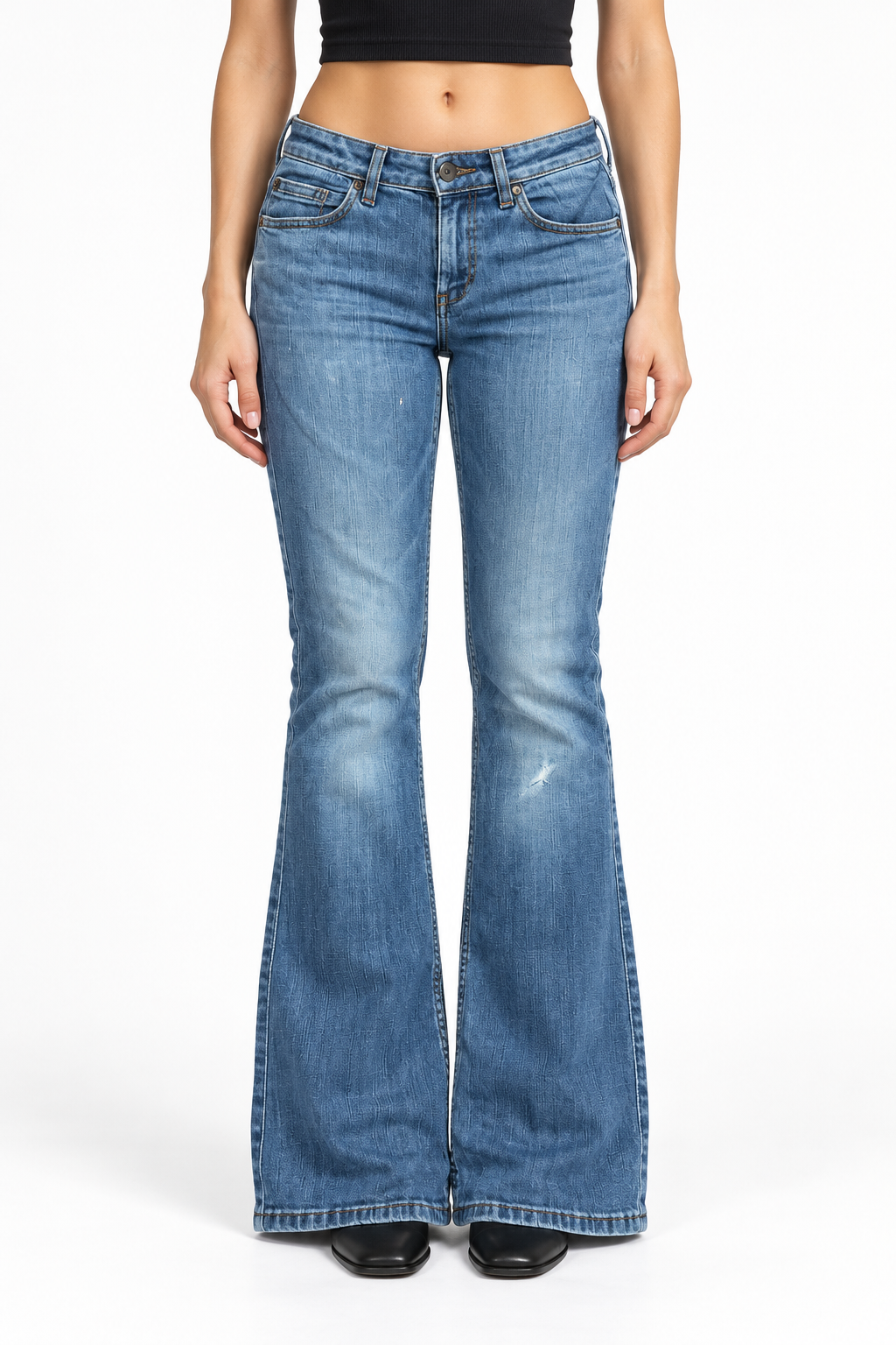 Jeansy Idyllwind bootcut z haftem na kieszeniach — przód na modelce, wizualizacja AI