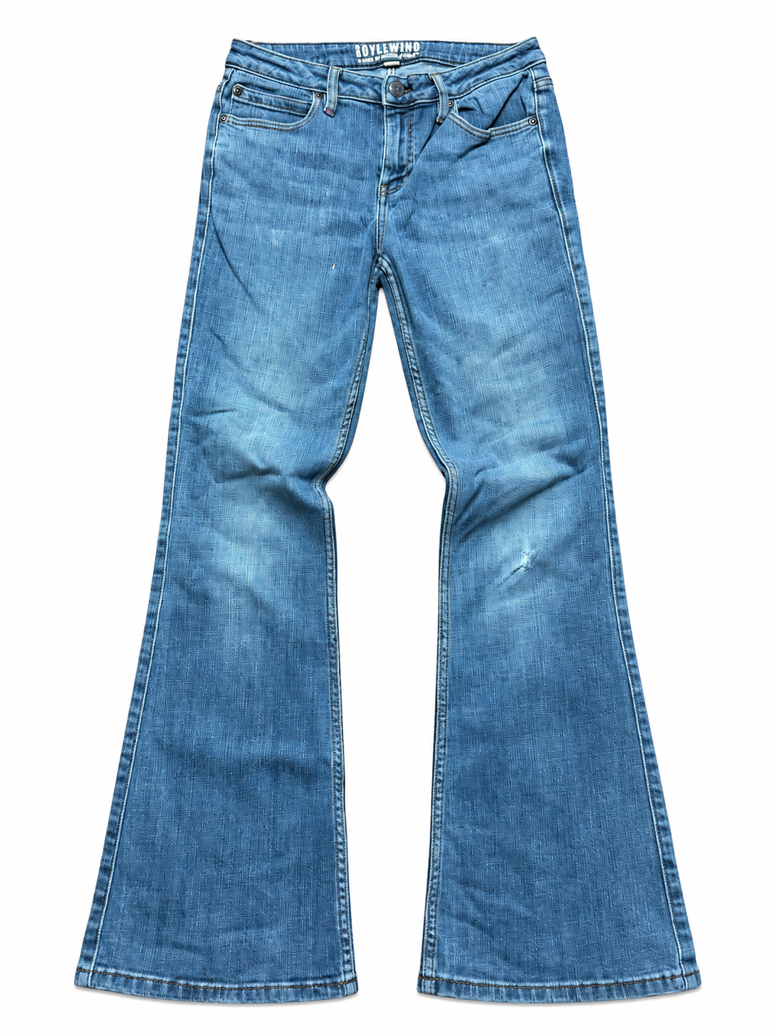 Jeansy Idyllwind bootcut z haftem na kieszeniach — przód spodni, wizualizacja AI