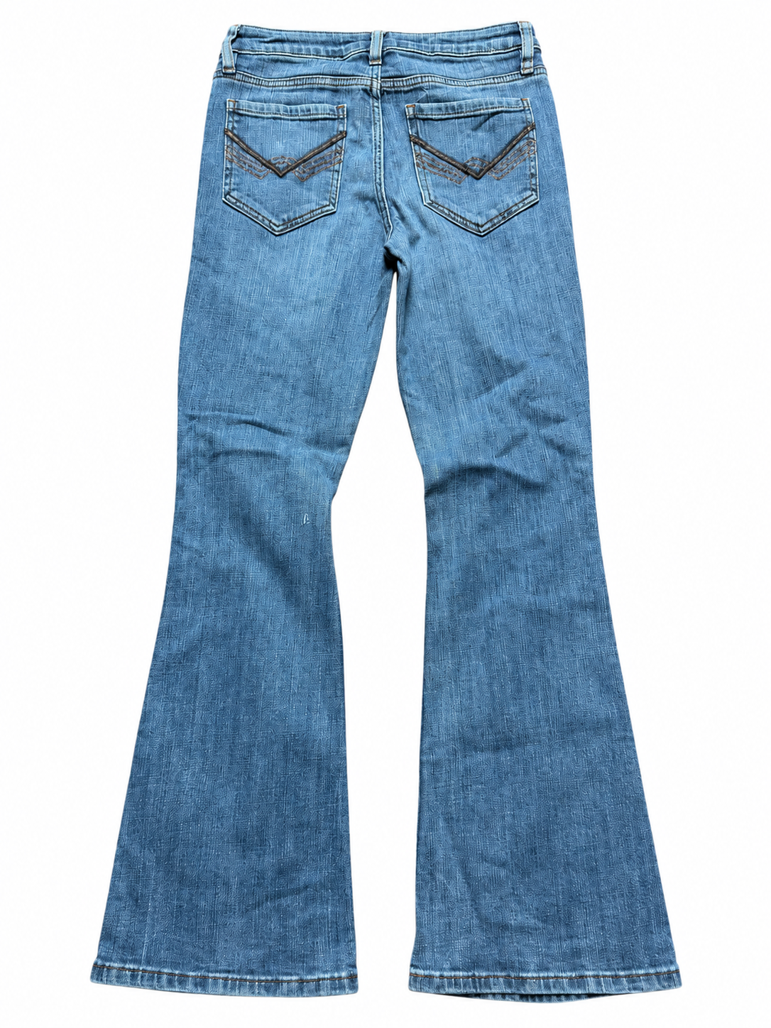 Jeansy Idyllwind bootcut z haftem na kieszeniach — tył spodni, wizualizacja AI