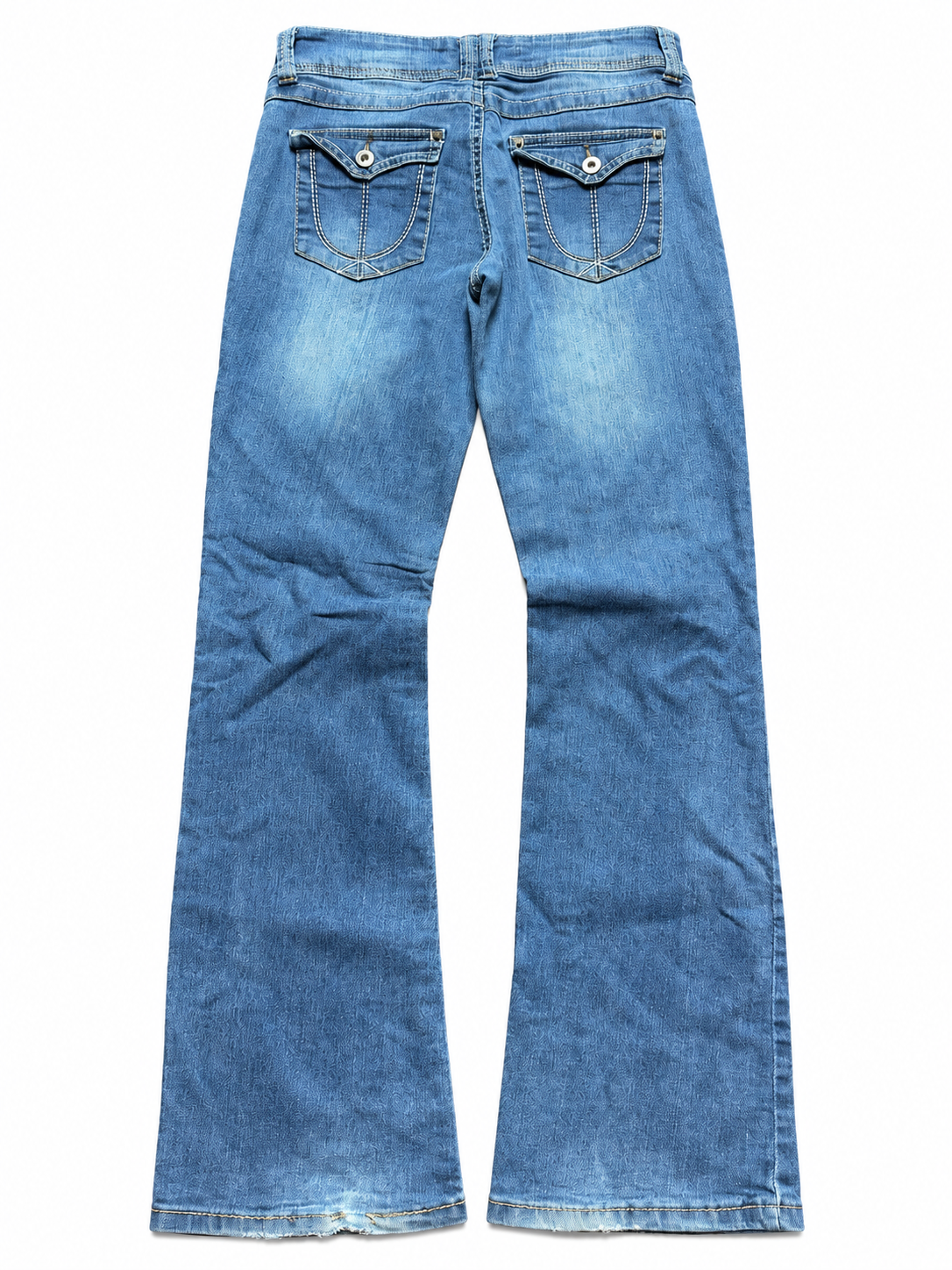 Jeansy bootcut Y2K z klapkami i kontrastowym haftem — tył spodni, wizualizacja AI