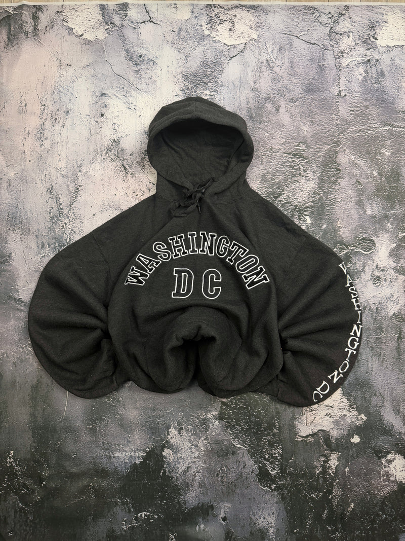 Bluza grafitowa z kapturem i napisami Washington DC – krój prosty – L — centralne