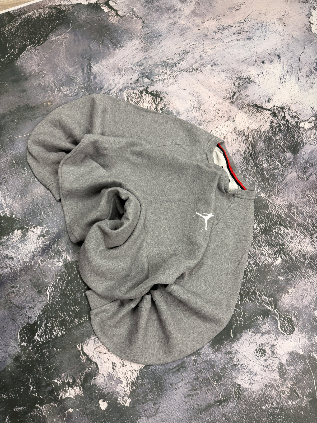 Bluza Jordan szara z haftem Jumpman – krój prosty – M — bok