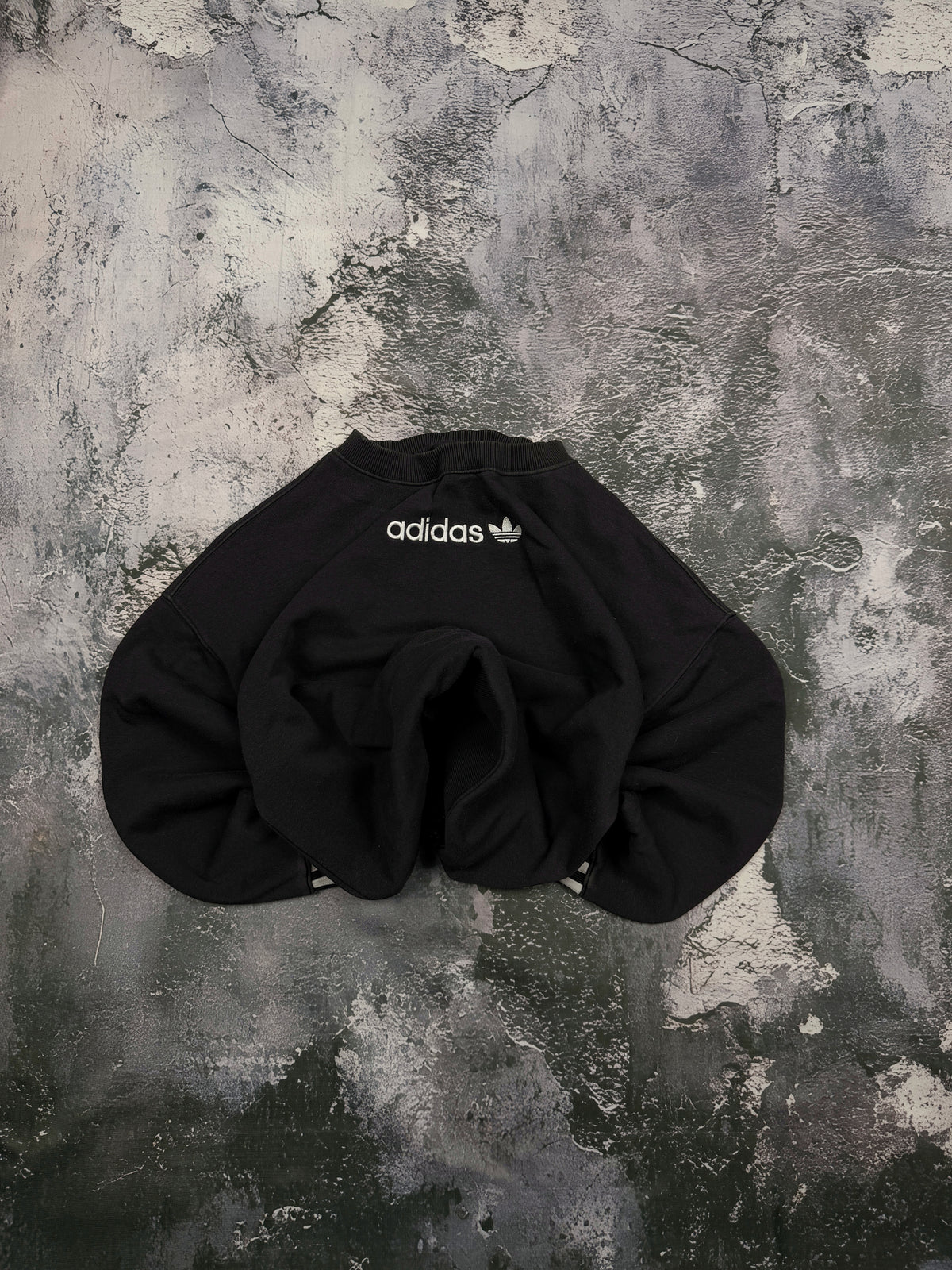 Bluza Adidas Originals czarna rozpinana z haftem Trefoil – krój prosty – XL — centralne