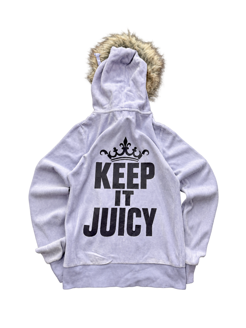 Liliowa bluza Juicy Couture — próbne ujęcie tyłu bez tła, nadruk KEEP IT JUICY, wizualizacja AI