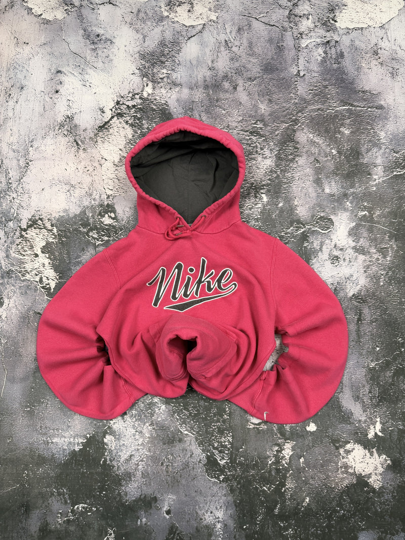 Bluza Nike czerwona z kapturem i haftowanym napisem — zdjęcie główne