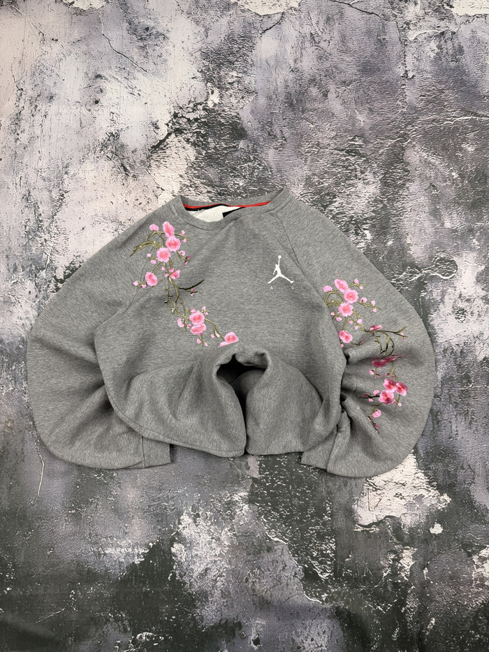 Bluza Jordan szara z haftem Jumpman i motywem sakury — Sakura