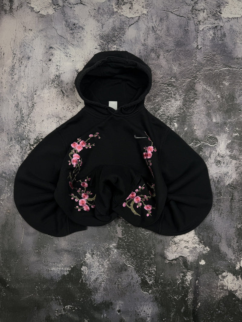 Bluza Nike czarna z kapturem i motywem sakury — zdjęcie główne